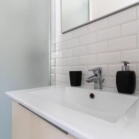Elegant Near Bocconi Διαμέρισμα *
