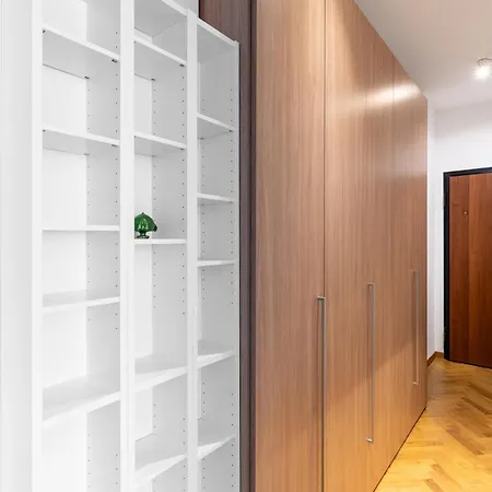 Elegant Near Bocconi Διαμέρισμα *