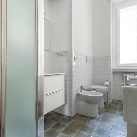 Elegant Near Bocconi Διαμέρισμα *